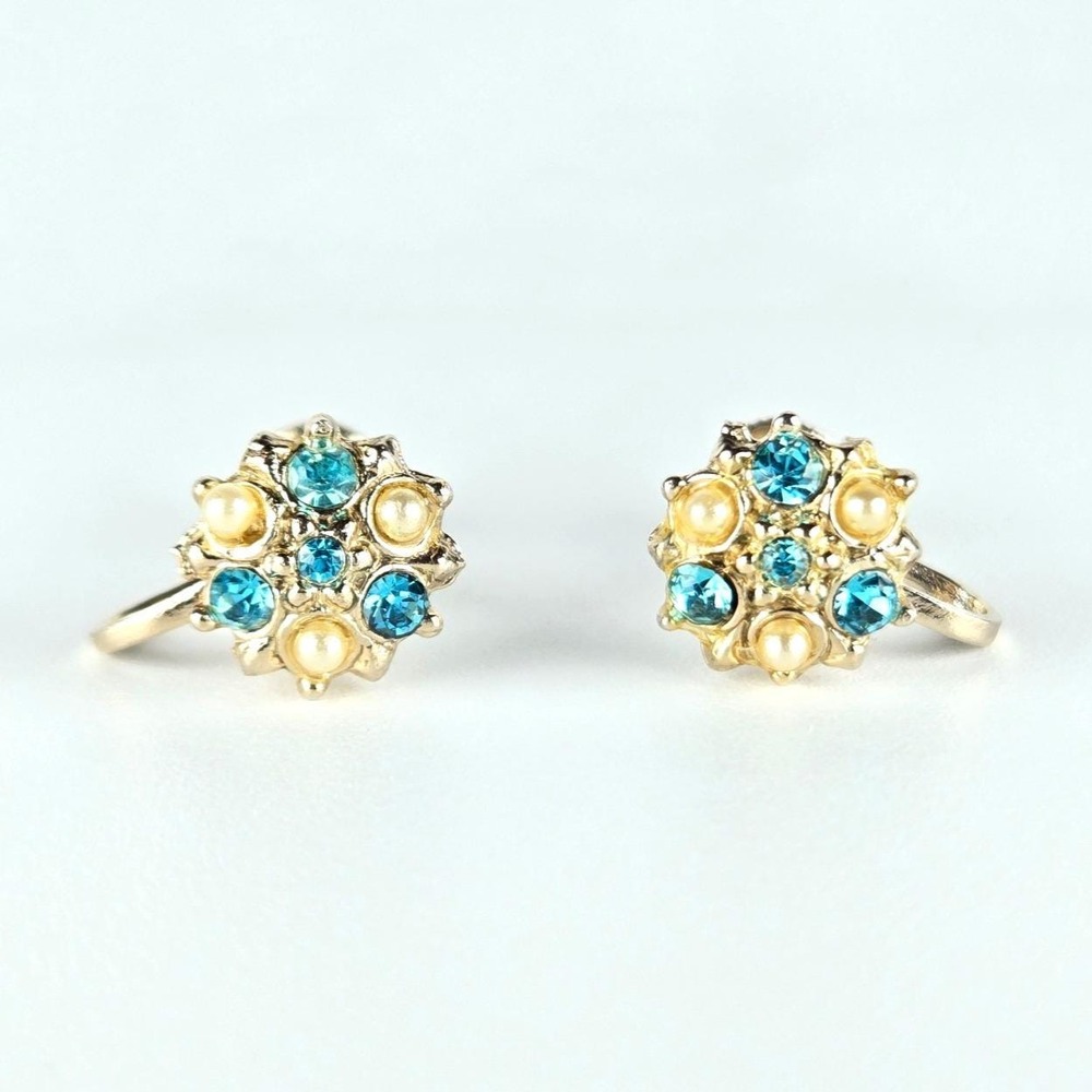 NICE Vintage Nemo Aqua Blue Rhinestone Faux Pearl Gold Tone Screw Back Earrings